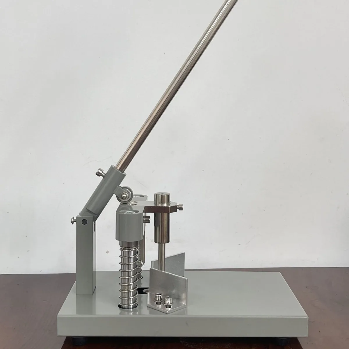 Manual Paper Corner Rounder Cutter with Adjustable Cutting Height and Replaceable R3 to R13 Radius Blades for Photo Cards Tags