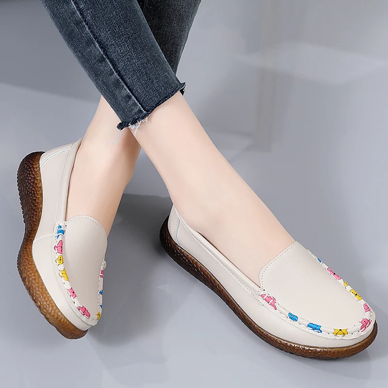 2024 new women\'s shoes leather women\'s single shoes Korean version of casual mother shoes cover foot loafers flat bean shoes