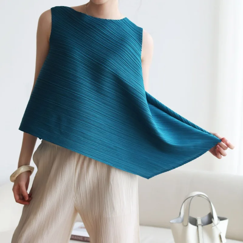 

GGHK Miyake Pleated Female T-Shirt Japanese Retro Irregular Design Round Neck Sleeveless Solid Color Blouse Summer Fashion Women