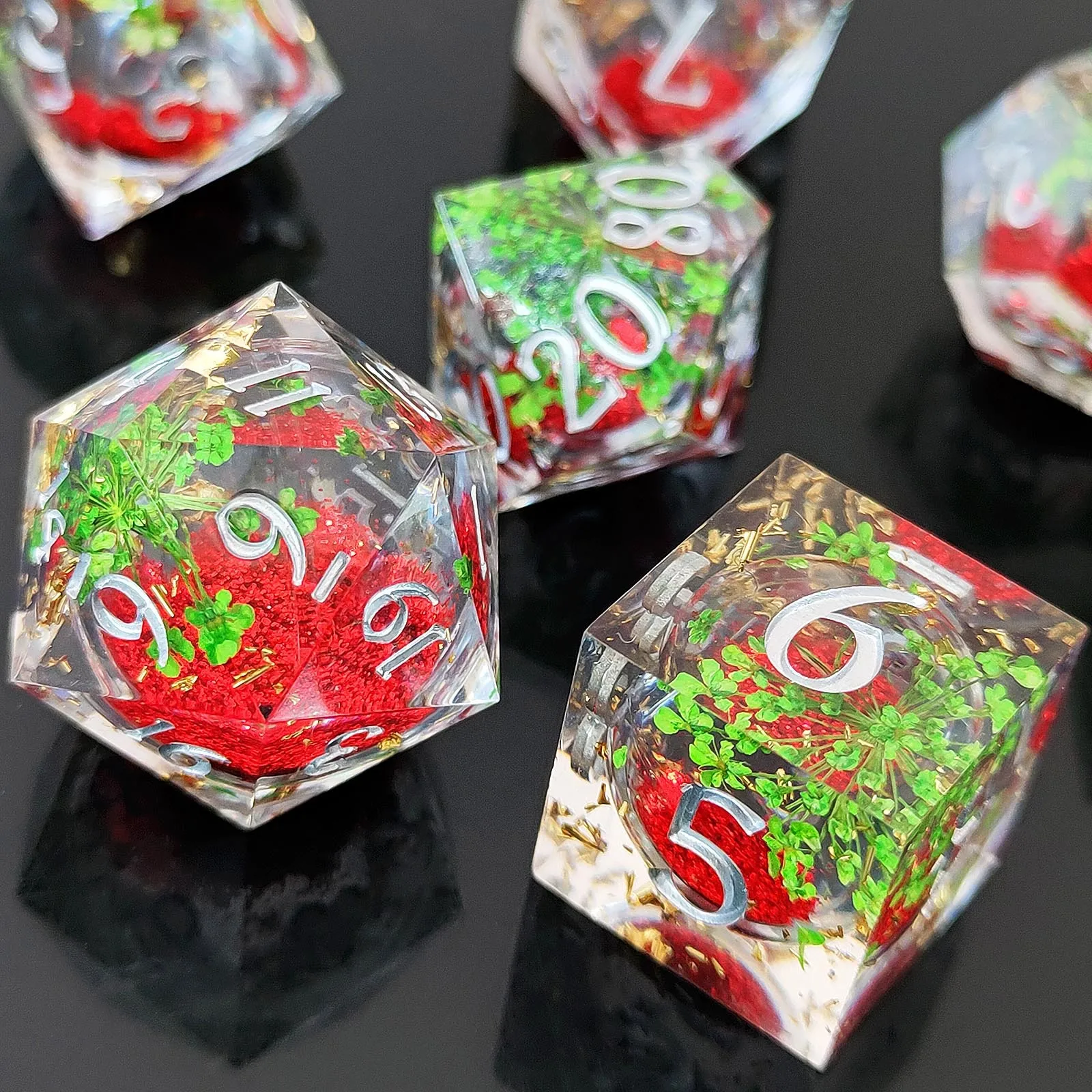 

Red quicksand liquid core dice set, polyhedral resin with sharp edges for TRPG tabletop games, Dungeons&Dragons DND dice gift