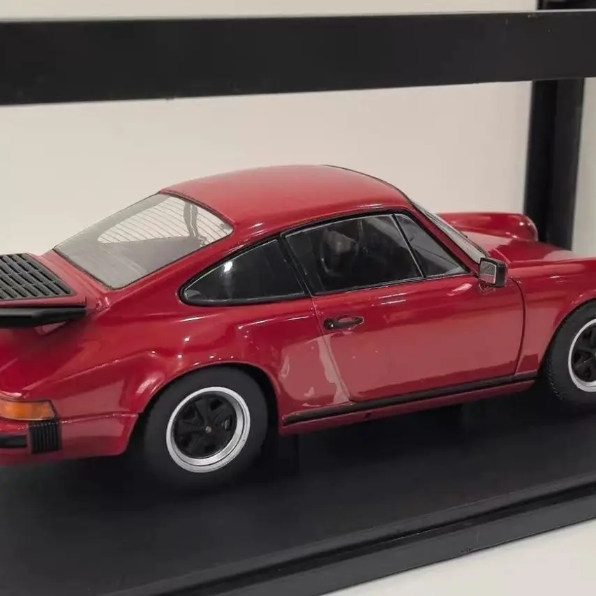 

SOLIDO 1/18 Porsche 911 (930) Модель автомобиля CARRERA 3.2 1984 из сплава