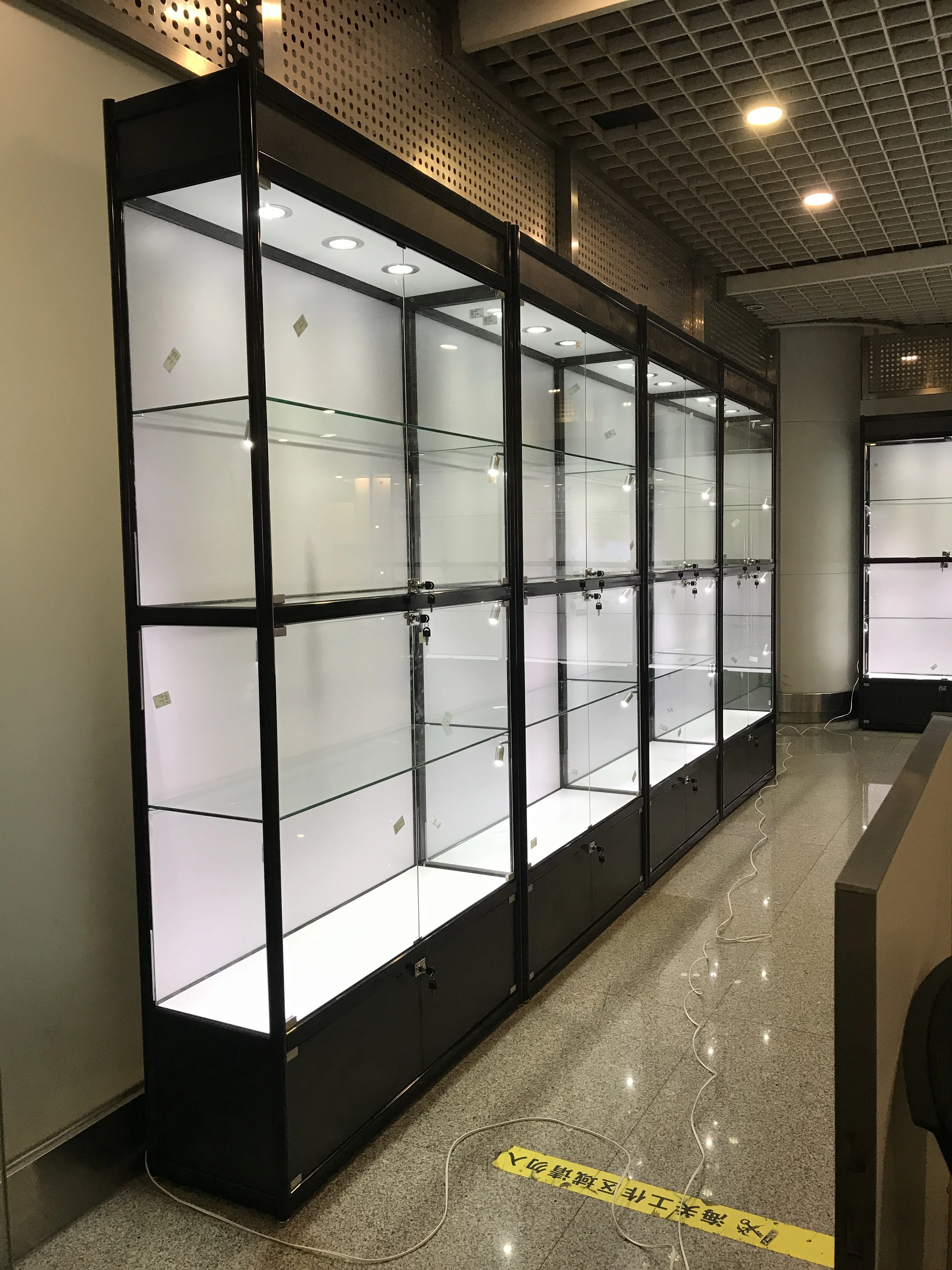 Custom.Glass showcase Display Cabinet/glass Cabinet with  Doors/ Glass Display Cabinet with Led Lights