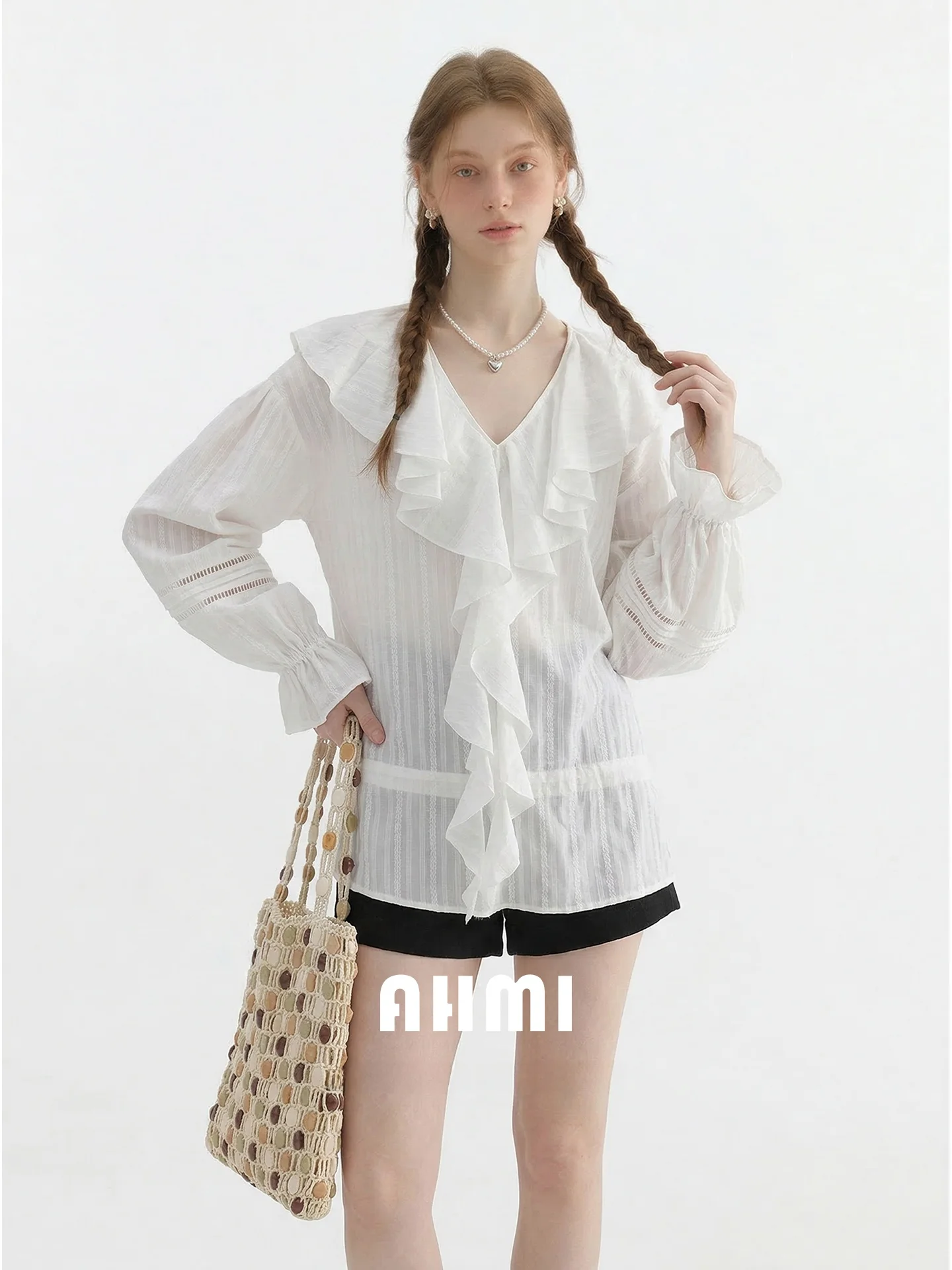 

Женская свободная блузка AHMI Весна 2026 в нежном стиле с белой кружевной отделкой, дышащая, приятная к телу, с длинным рукавом и V-образным вырезом, для повседневной носки