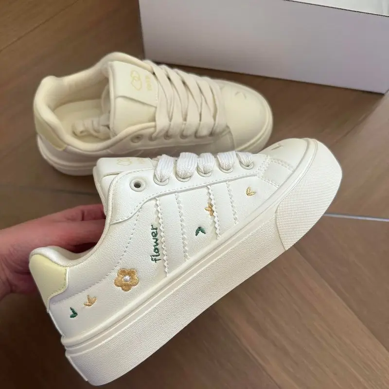 Autumn Women's New Fashionable Round Head Versatile Board Shoes Small White Shoes Sweet Style Student Casual Sport Shoes