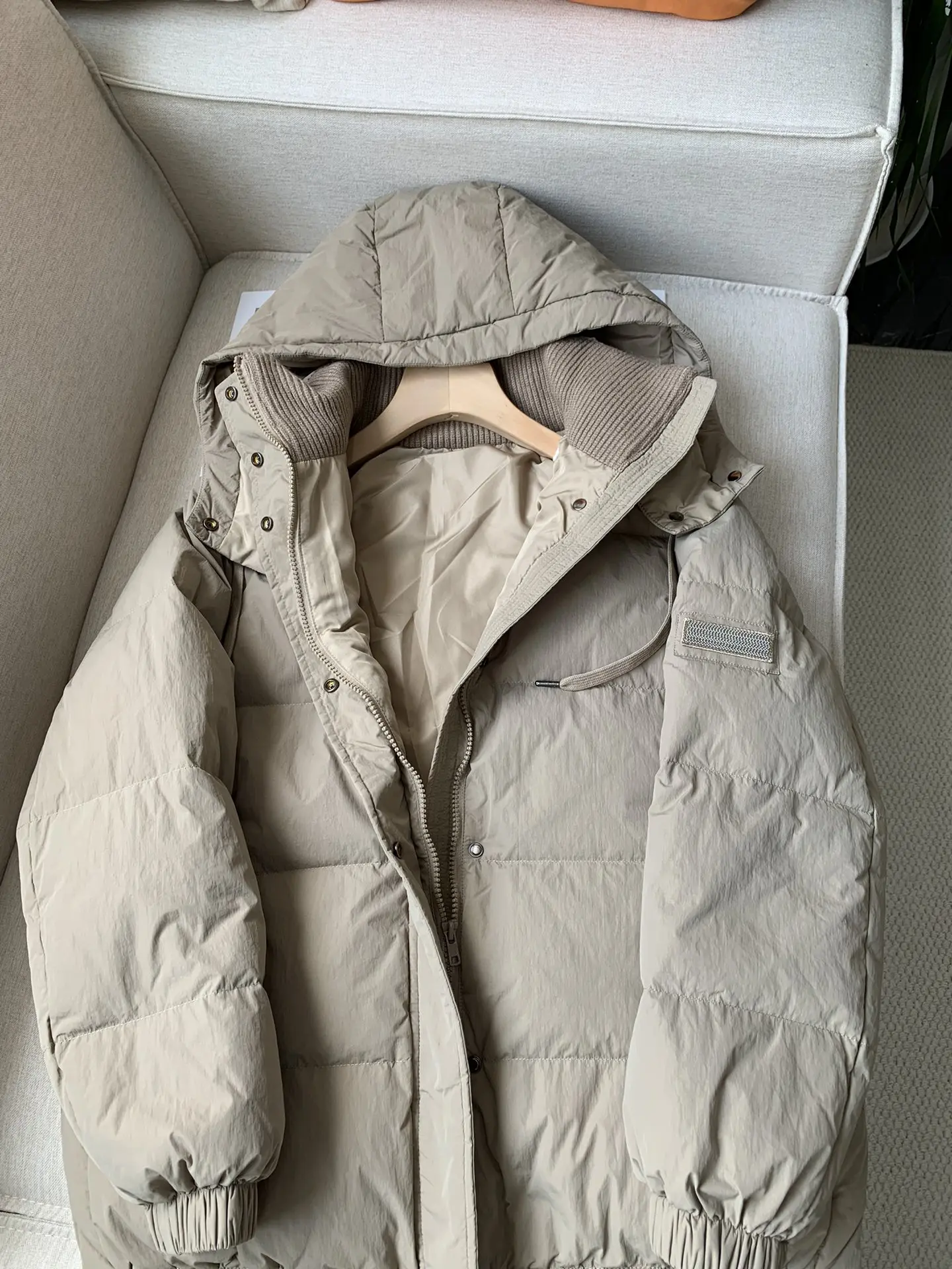 High Quality 90 White Goose Down Hooded Down Jacket With Split Beading Fashionable Thick Warm Coat