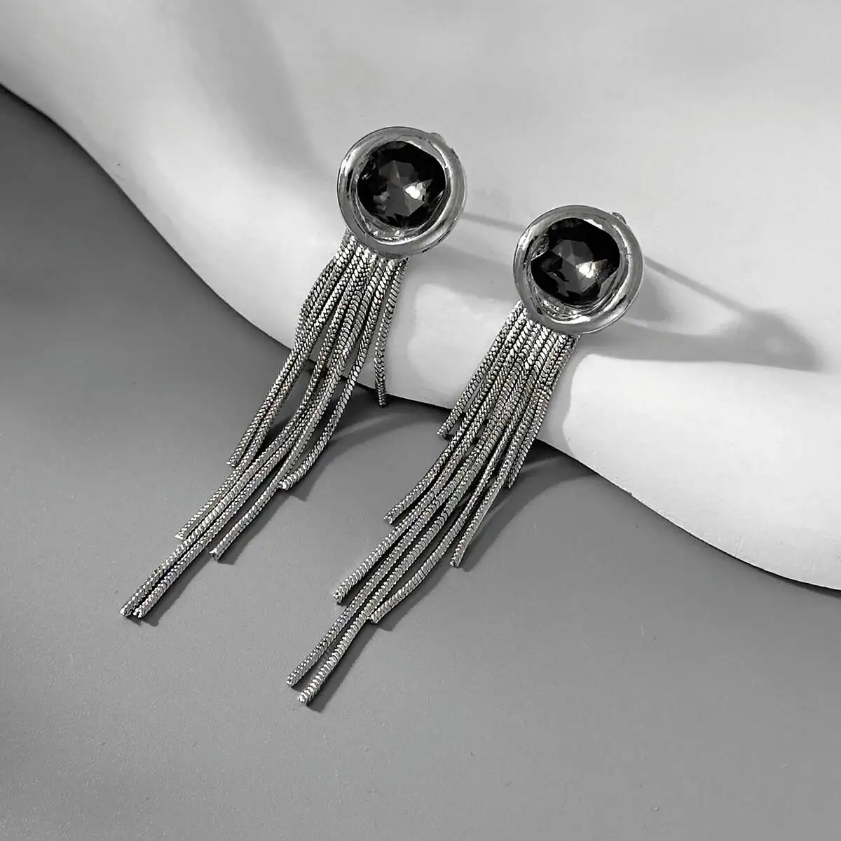 

Ingemark Exquisite Sparkling Rhinestone Pendant Earrings for Women Vintage Metal Tassel Drop Earrings Party Jewelry Accessories