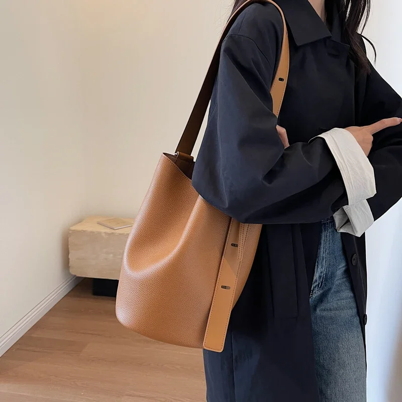 LEFTSIDE Retro Small Solid Color Leather Shoulder Bags For Women 2023 Designer Korean Fashion Female Handbags Underarm Bag