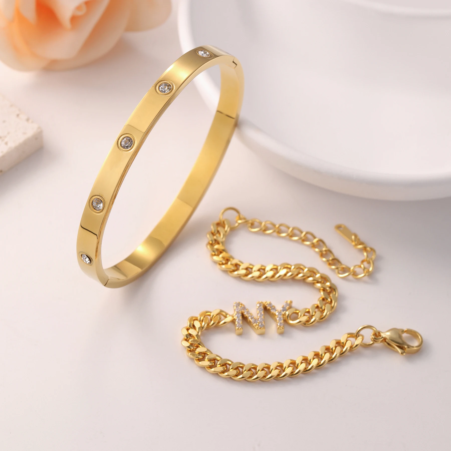 Set di braccialetti con lettere in zirconi personalizzati Bracciale con diamanti impilabili a doppio strato Catena cubana Regalo di Natale in oro 18 carati Tendenza 2025 per lei