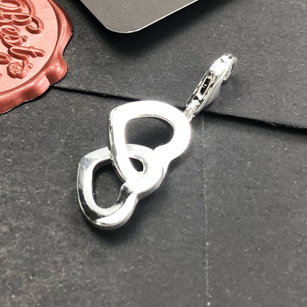 Anhänger mit zwei ineinander verschlungenen Herzen, baumelnder Charm, reines 925er-Sterlingsilber, romantisches Geschenk für Frauen – Detail 3