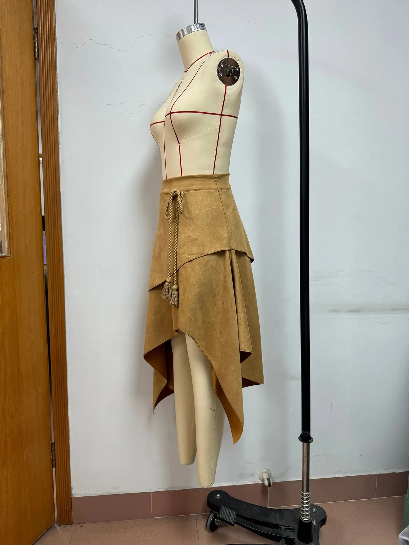 Damen-Retro-Wildlederrock im Western-Stil, Europäische Größe, Einfarbig, Unregelmäßiger Halbrock für Freizeitkleidung – Detail 4