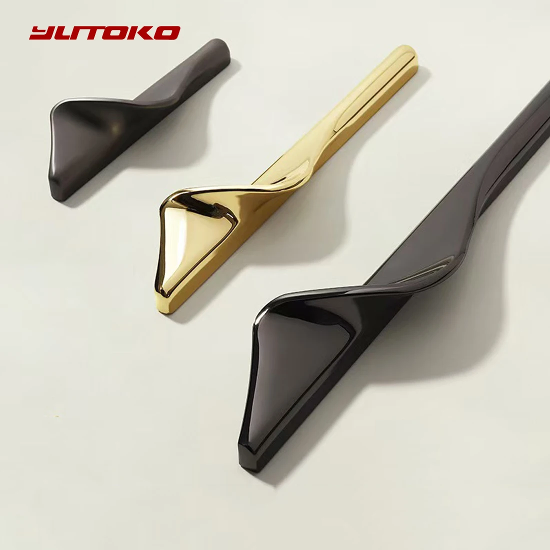

S-Shaped Artistic Luxury Light Style Wardrobe Door Handles High-End Cabinet Drawer Handles Modern Simple Kitchen Cabinet Handles