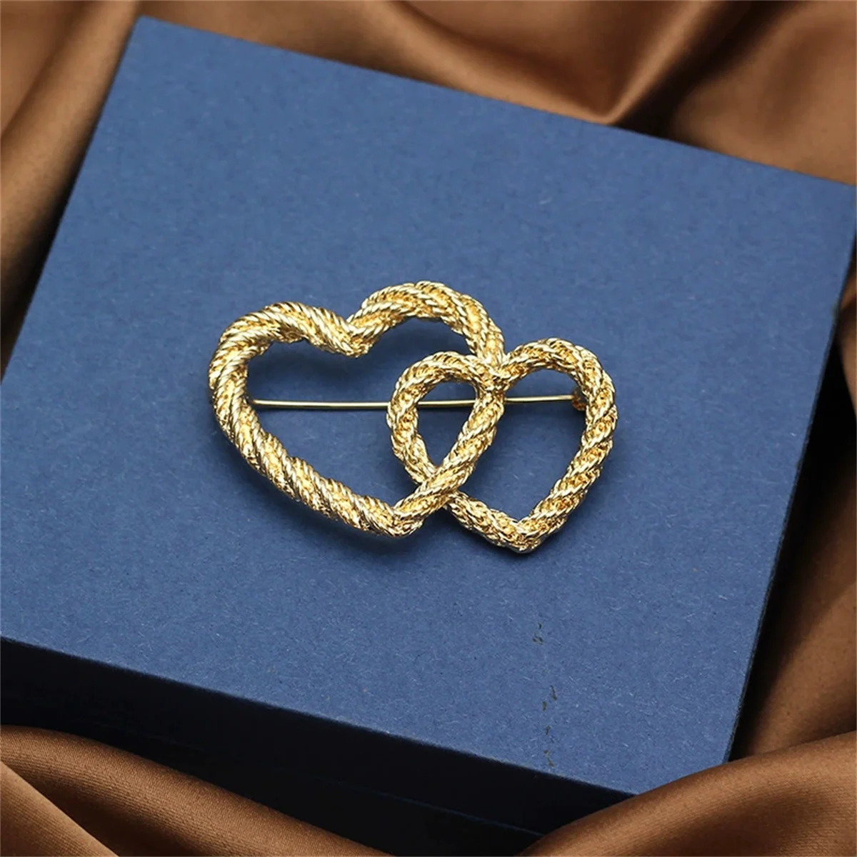 1Pc Korean Style Palace Style Brooch Creative Love Pin Elegant Romantic Jewelry Accessories Party Clothing Bag Decoration Gift