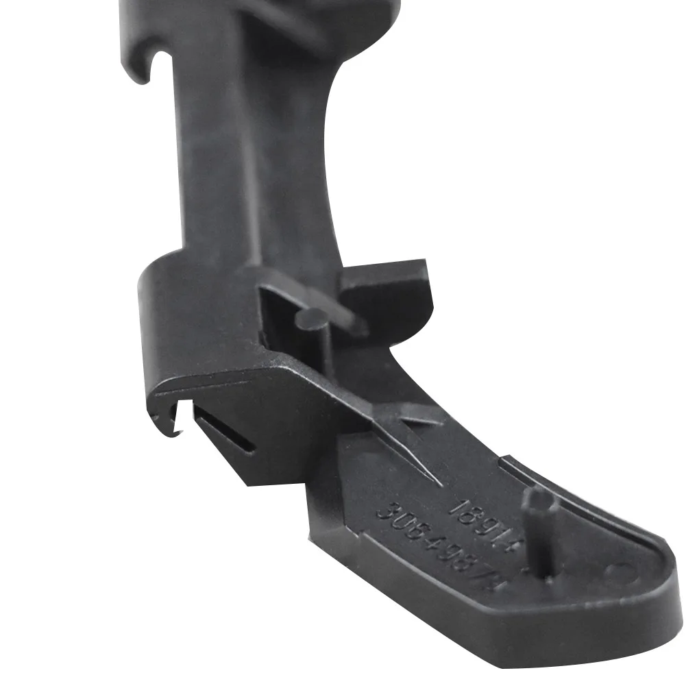 Car Tank Hinge Fuel Flap Hinge Bracket for Volvo V70 S60 S80 XC90 30649879 9483545 31265160