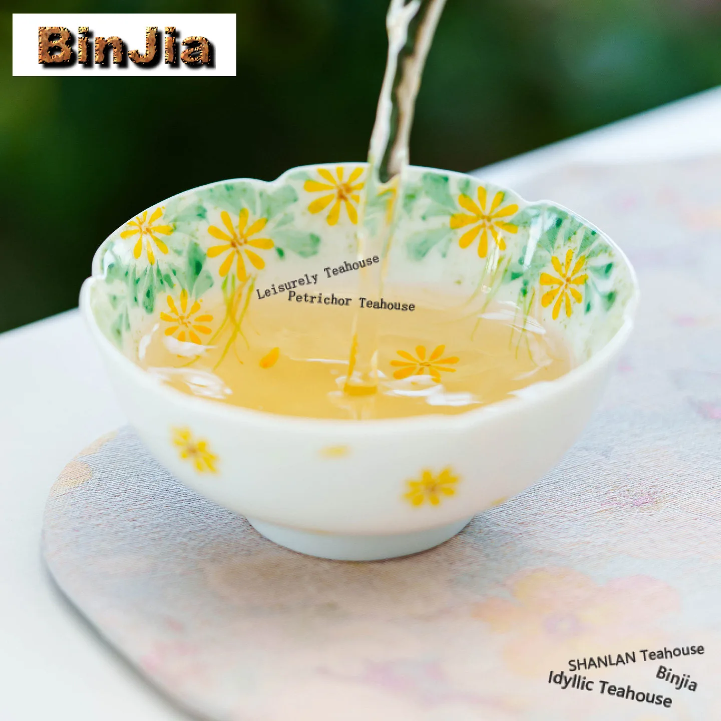 53ml Ivory White Hand-painted Small Daisy Teacup Retro Tea Bowl Mug Tea-tasting Smelling Cup Jianzhan Master Cups Cafes Craft