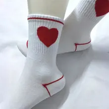 Chaussettes d'amour de Style coréen pour femmes, chaussettes mignonnes de Style collège en forme de cœur de pêche rouge, chaussettes en coton tendance, printemps et été