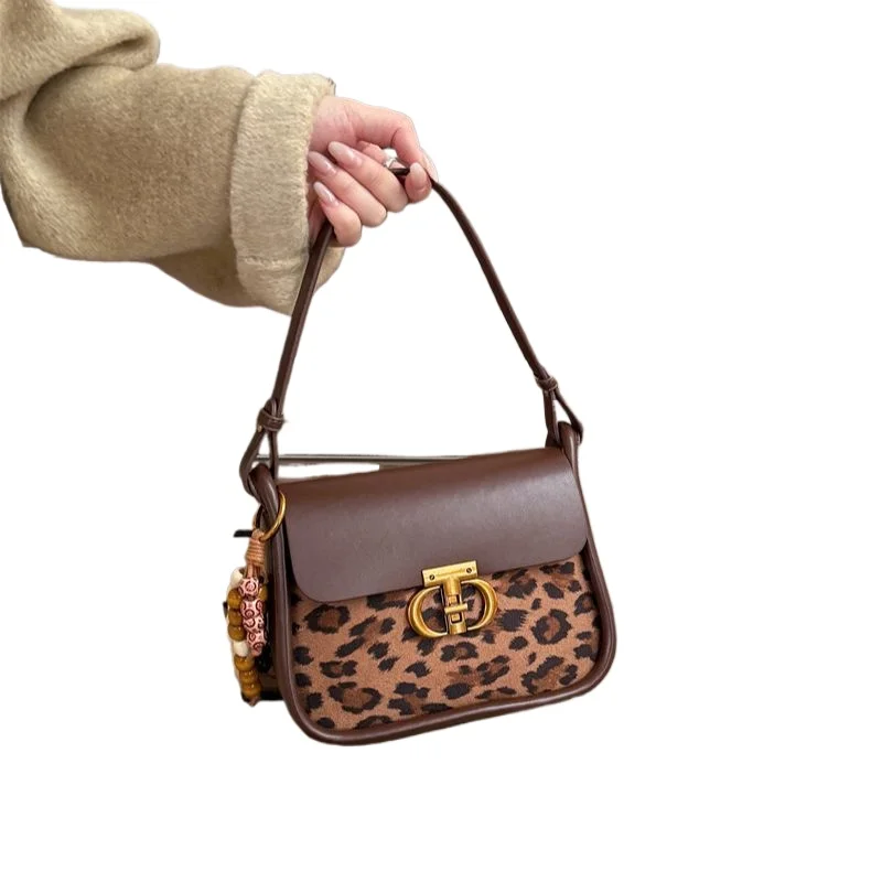 

High-end Retro Leopard Print Bag Women's New Fashion Commuter Single Shoulder Crossbody Bag Foreign Style Lock Small Square Bag