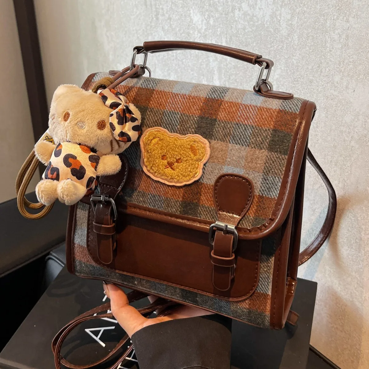 

Винтажная сумка-саквояж в клетку с нашивкой в виде медведя - коричневая женская сумка через плечо с клапаном из искусственной кожи, милая повседневная сумка