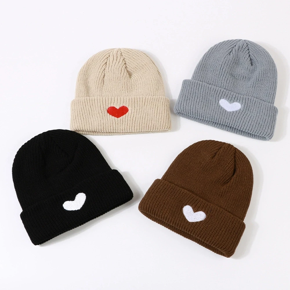 Simple Knitted Hat Kids Heart-shaped Embroidery Label Bonnet for Girls Boys Knit Hat Outdoor Warm Ear Protection Ski Hat Beanie