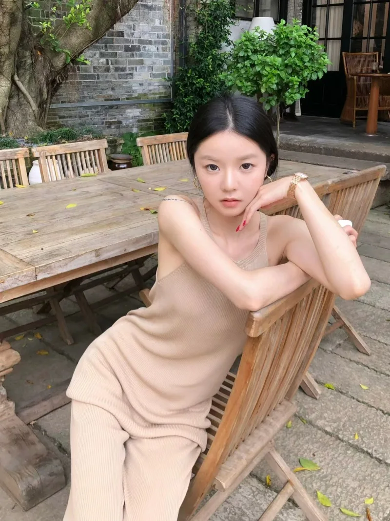 بدلة محبوكة مثيرة نقية للفتيات الجميلات ، بلوزة محبوكة بقصة ضيقة بلا أكمام ، بنطلون متوسع ، طقم من قطعتين ، ملابس نسائية ، موضة صيفية