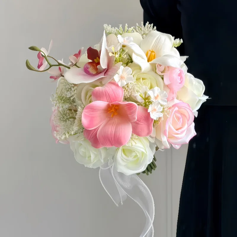 ramo-de-novia-para-el-festival-qixi-simulacion-de-fotos-de-certificado-ramo-de-rosas-y-tulipanes-rosas-y-blancos-para-propuesta-de-matrimonio-ceremonia-ramo-con-diseno-romantico