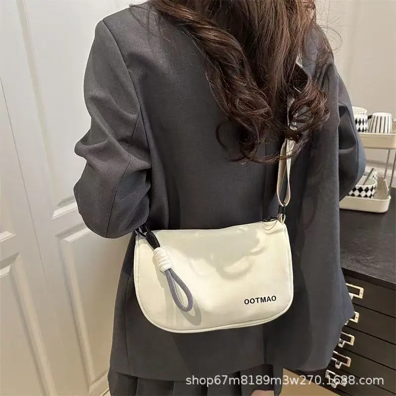 

Women's Casual Small Crossbody Bag Wide Strap Design Simple Versatile Commute Bag