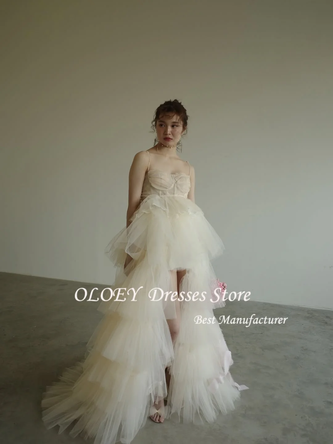 فساتين زفاف كورية أنيقة من OLOEY بدون حمالات فستان زفاف الأميرة على شكل حرف a سويب تراين بدون أكمام للعروس حسب الطلب