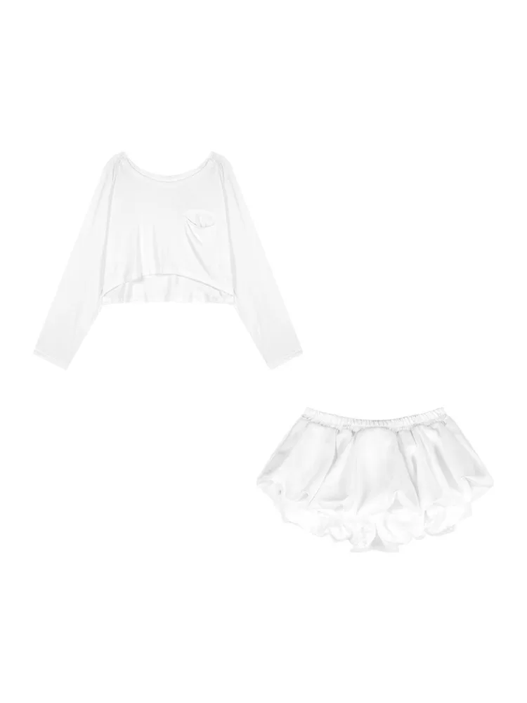 Set atasan dan rok kasual wanita untuk musim panas, model satu bahu warna putih dengan rok lipit, setelan dua potong.