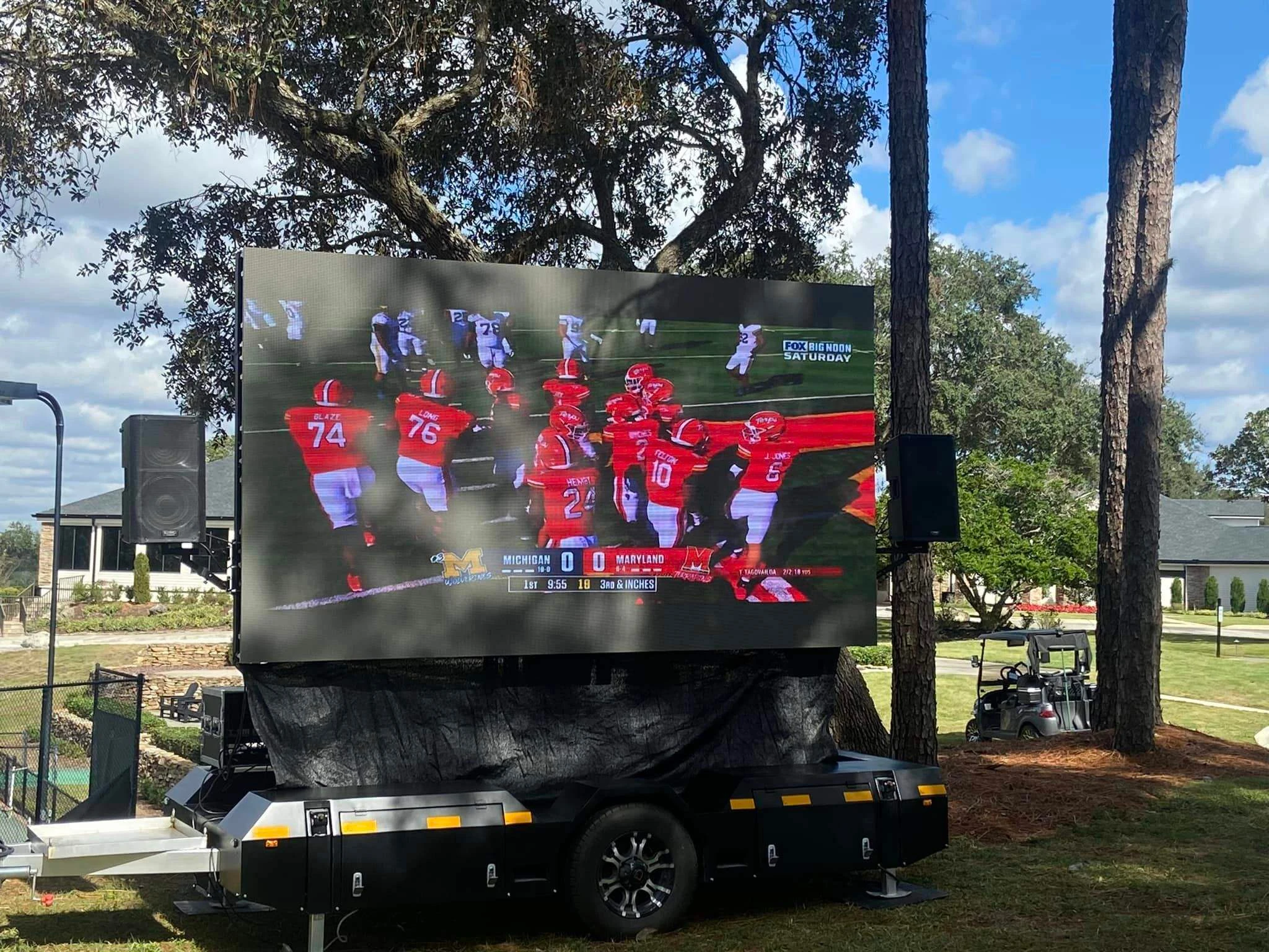 JCT Outdoor Mobile LED Screen Advertising Video Sign Vehicle 6000cd Brightness IP65 Waterproof 7MX4M 360 Degree Rotation Trailer