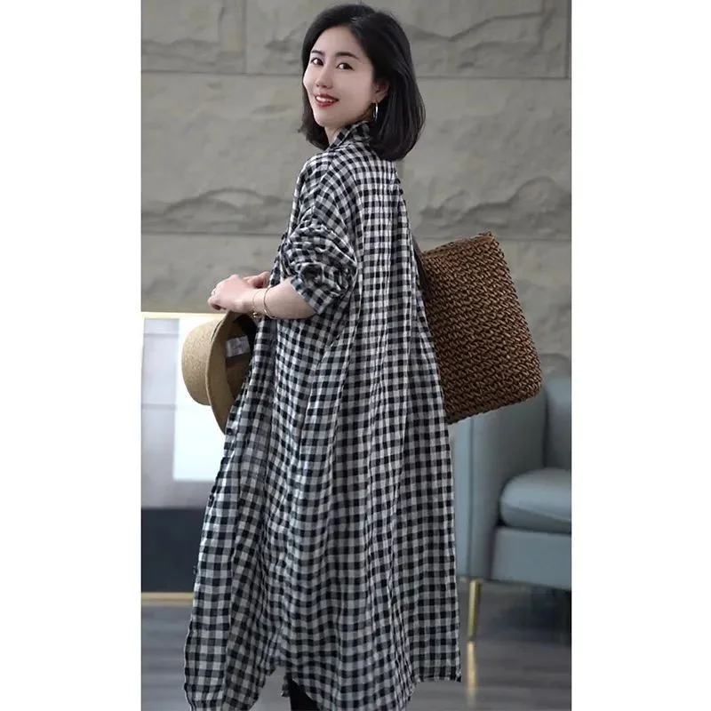 Checkered Long Sleeved Shirt for Women's Spring/Summer 2024 Loose Mid Length Thin Sun Protection Clothing for Women's Outerwear