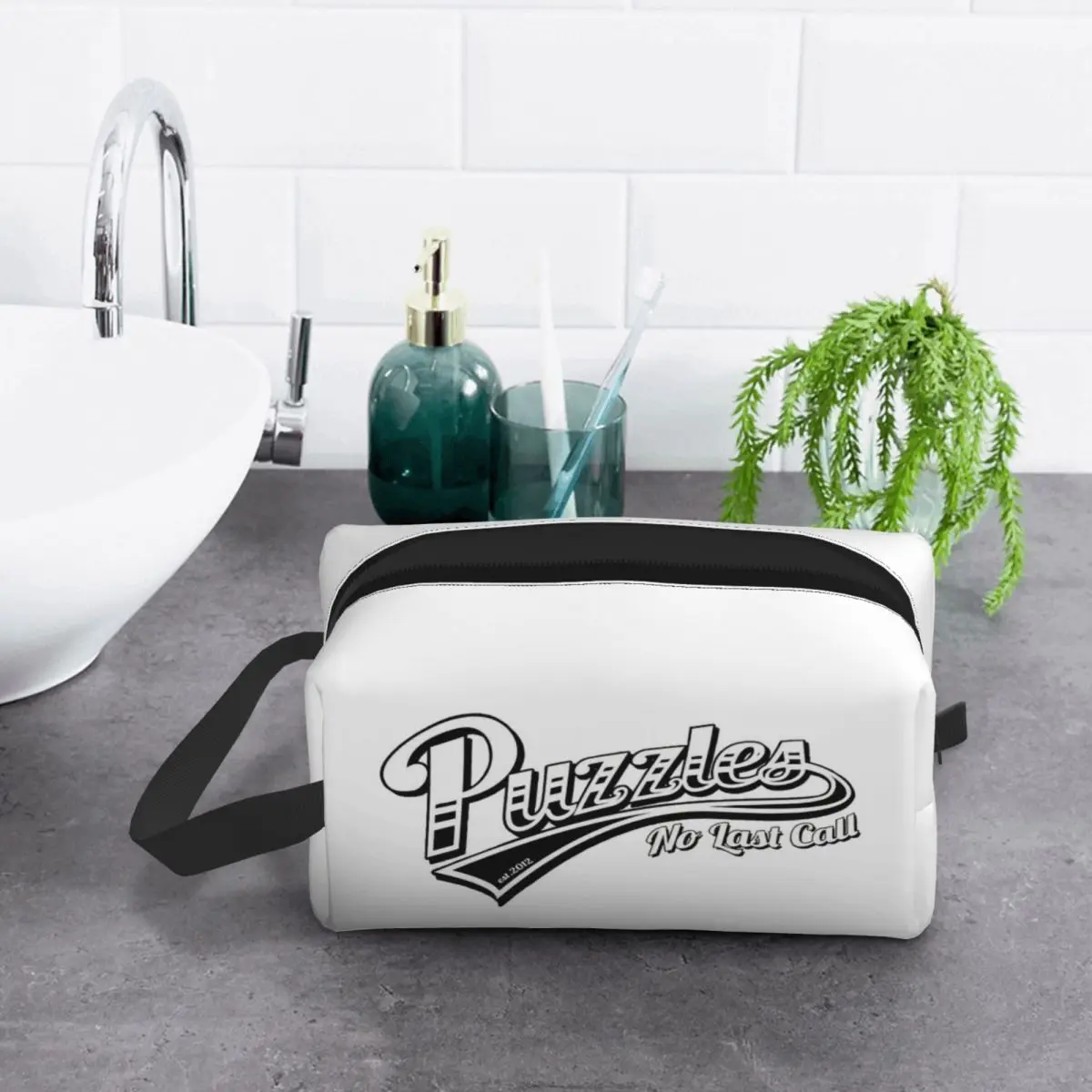 Puzzles Bar - How I Met Your Mother Makeup Bag Cosmetic Organizer Storage Dopp Kit Toiletry Cosmetic Bag for Women Beauty Travel