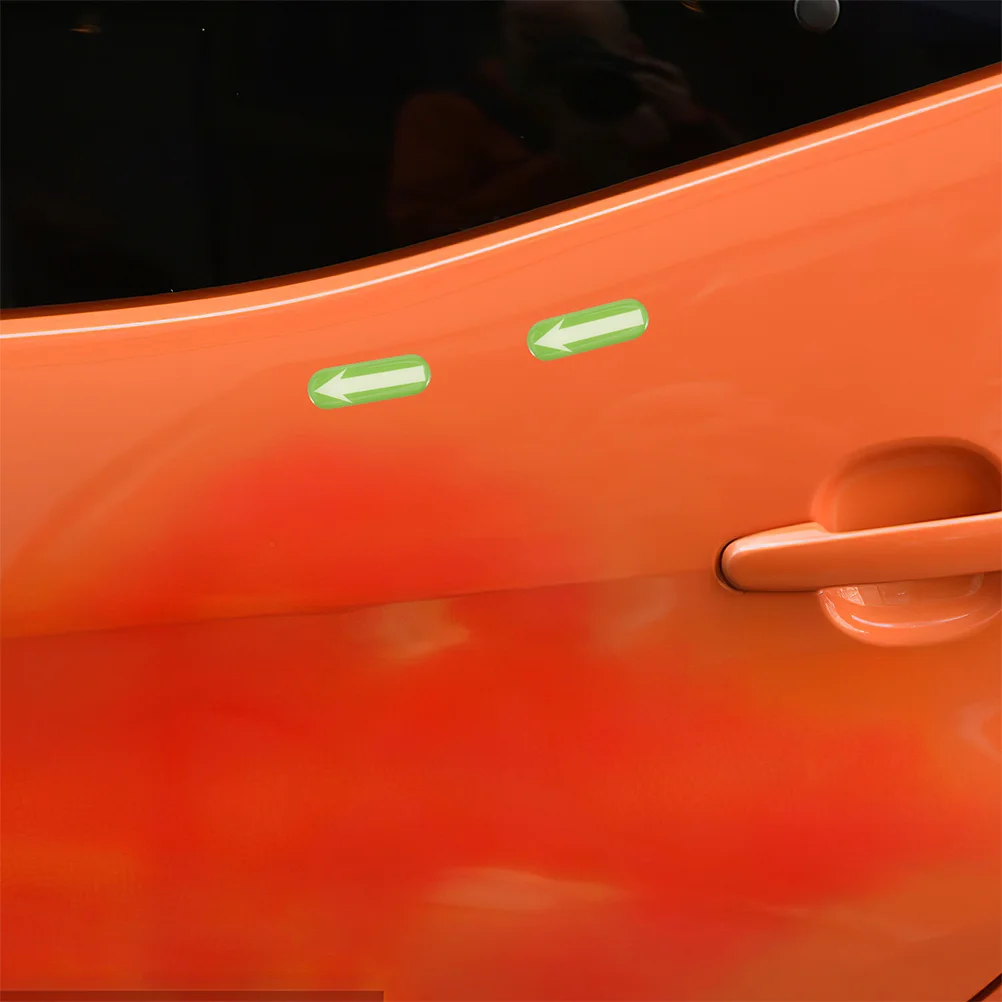 

4pcs Glow In The Dark Stickers Luminous Arrow Decals For Car Driving Assistance New Driver Positioning Nighttime Safety