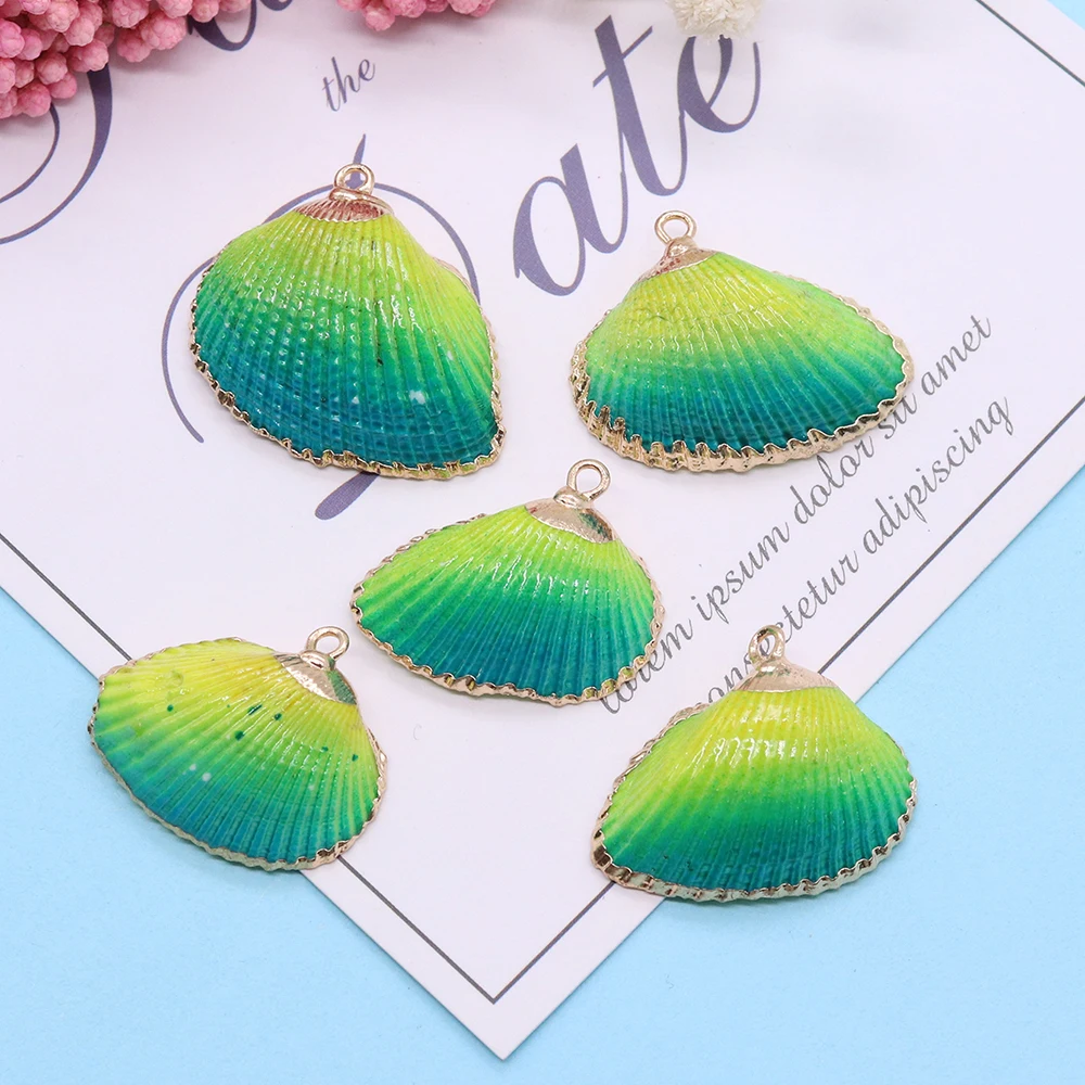 

Exquisite Electroplate Sea Shell Pendants Spray Paint Fan-shaped Shell Charms for Women's Fashion Jewelry DIY Necklace Gifts