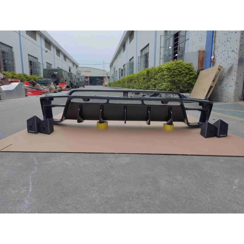 High Quality Carbon Material Diffuser with Exhaust Tips Performance Rear Bumper Lip Diffuser for AUDI RSQ8 Perfect Fitment