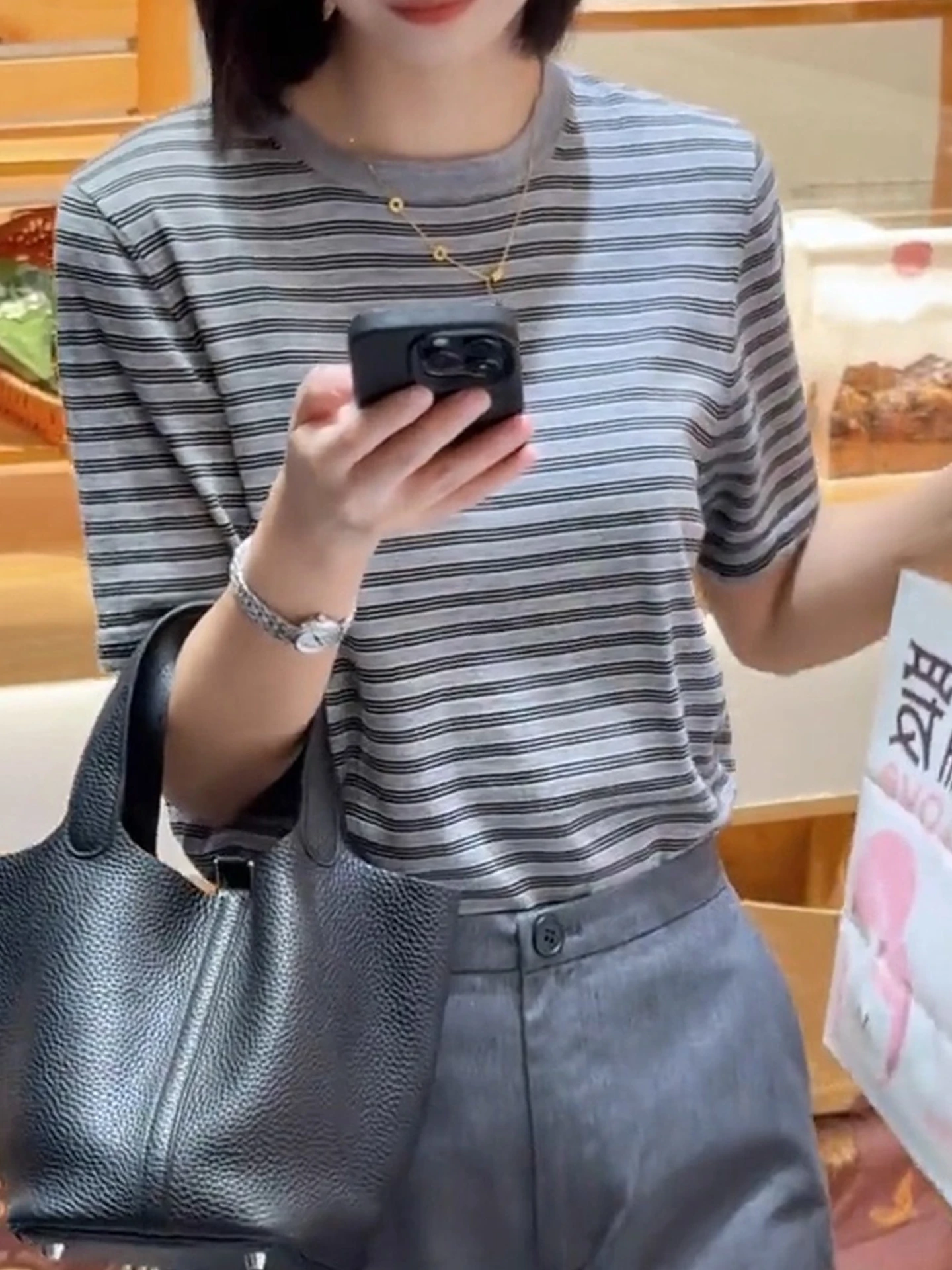 Cseta Estilosa de Manga Curta com Decote Redondo trada Confortável Estilo Coreano Cseta Básica Pullover de Verão