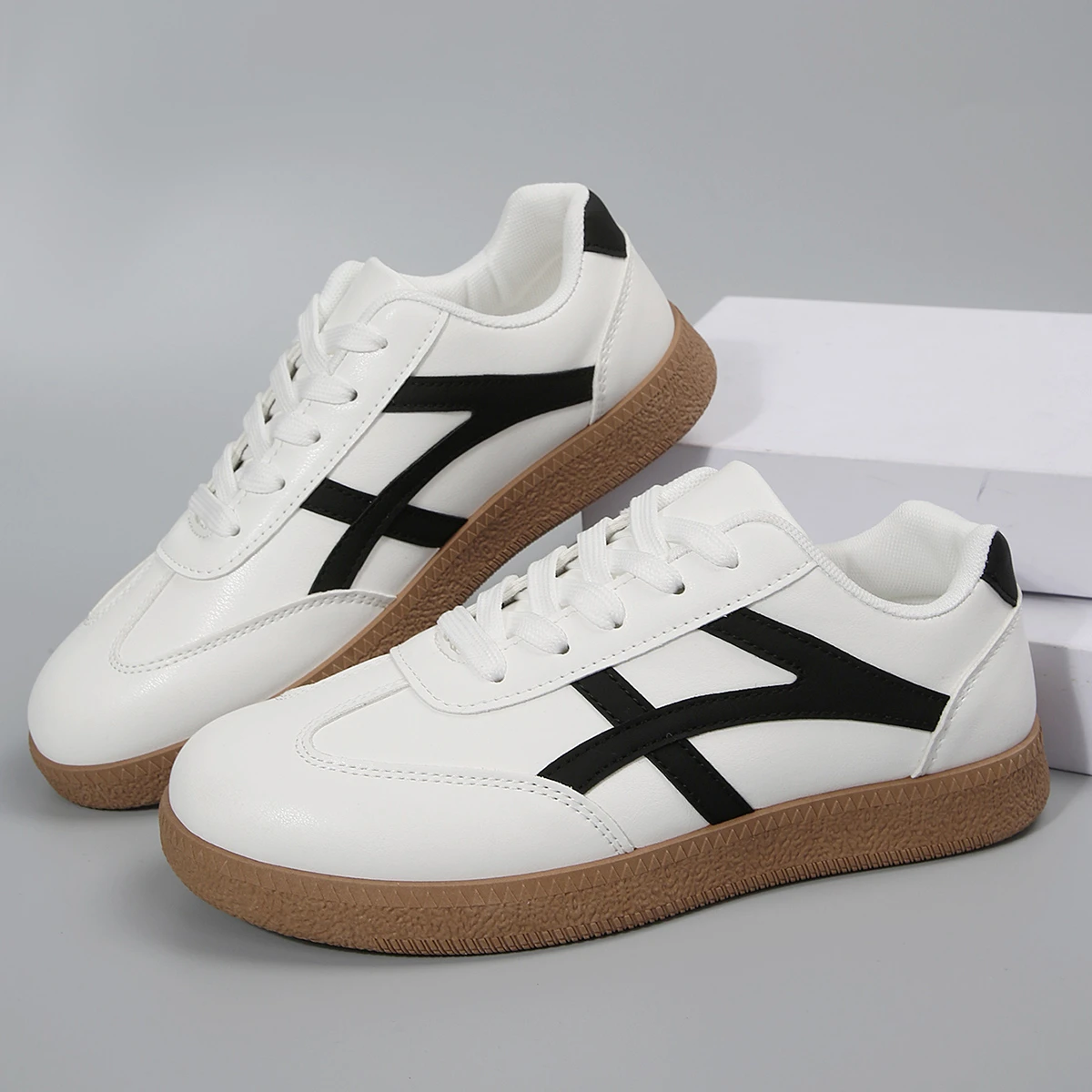 2026 Herbst Damenmode Wildleder-Sneaker mit Doppelschnallen-Metalldetails Leichte Atmungsaktive Bequeme Freizeitschuhe – Detail 7