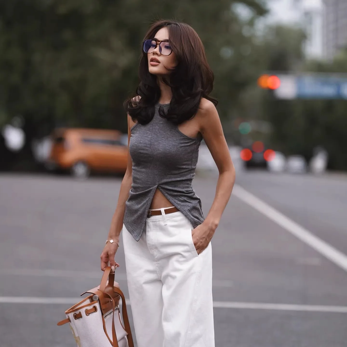 2026 Sexy Side-Slit Sleeveless Tank Top Soft and Form-Fitting Base Layer Casual Wear Style Comfortable for Commuting and Summer