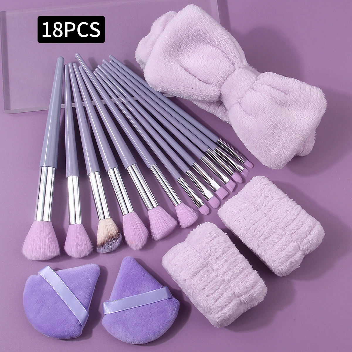 Set di pennelli per trucco viola da 18 pezzi: set di pennelli per trucco multiuso, cinturino da polso morbido per fascia da polso e soffio per cipria triangolare per trucco