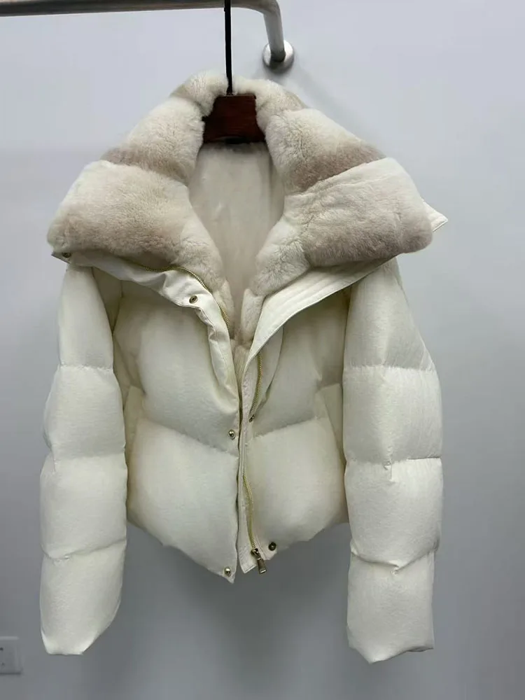 السترة القصيرة الجديدة لعام 2025 ذات ياقة كبيرة من الفرو هي معطف شتوي سميك ودافئ وعصري للنساء #4