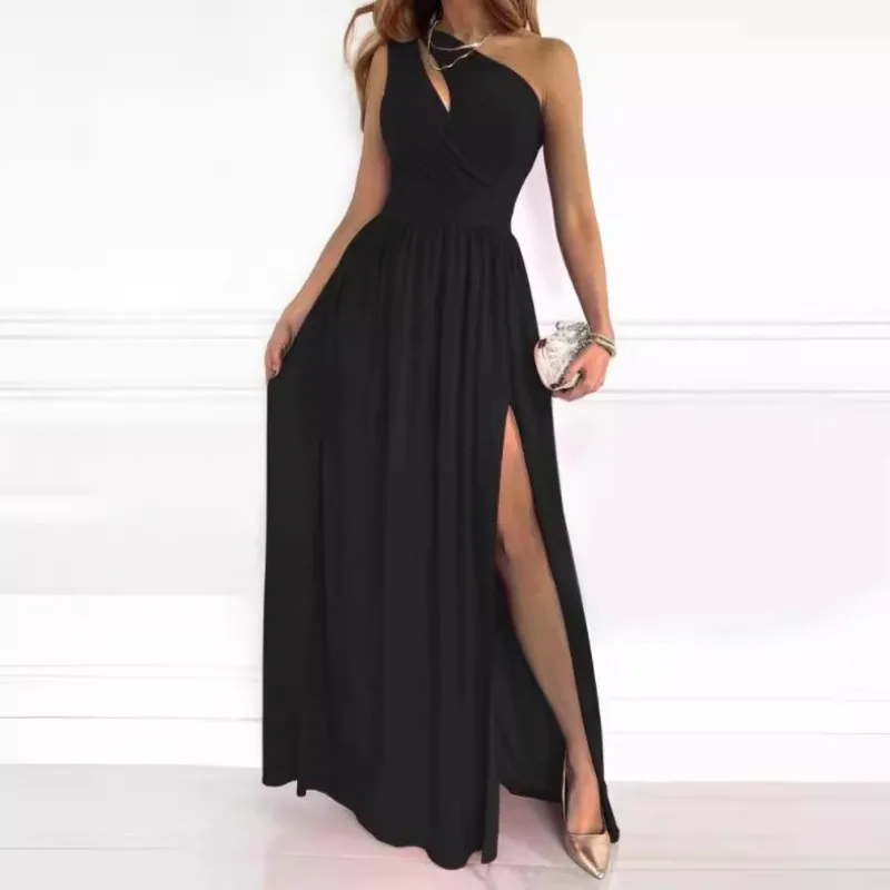 Vestido con abertura alta y calidad del aire con corte en hombros inclinados, mezcla perfectamente suavidad y capacidad, interpretación de estilo informal y libre