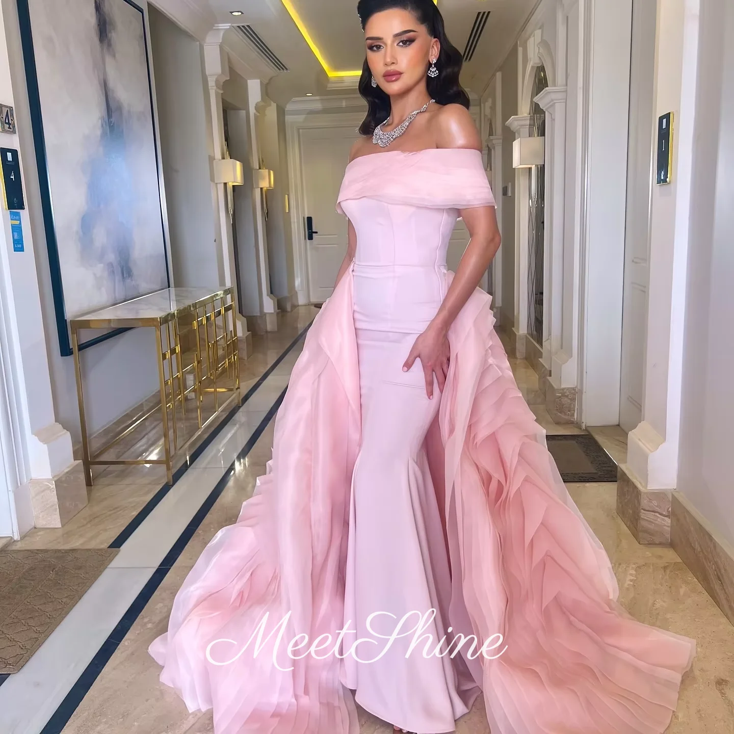 エレガントなピンクのチュールオフショルダーイブニングドレスシンプルなサテンマーメイドロングフロアレングスプロムドレスフォーマルオケージョンドレスカスタマイズ