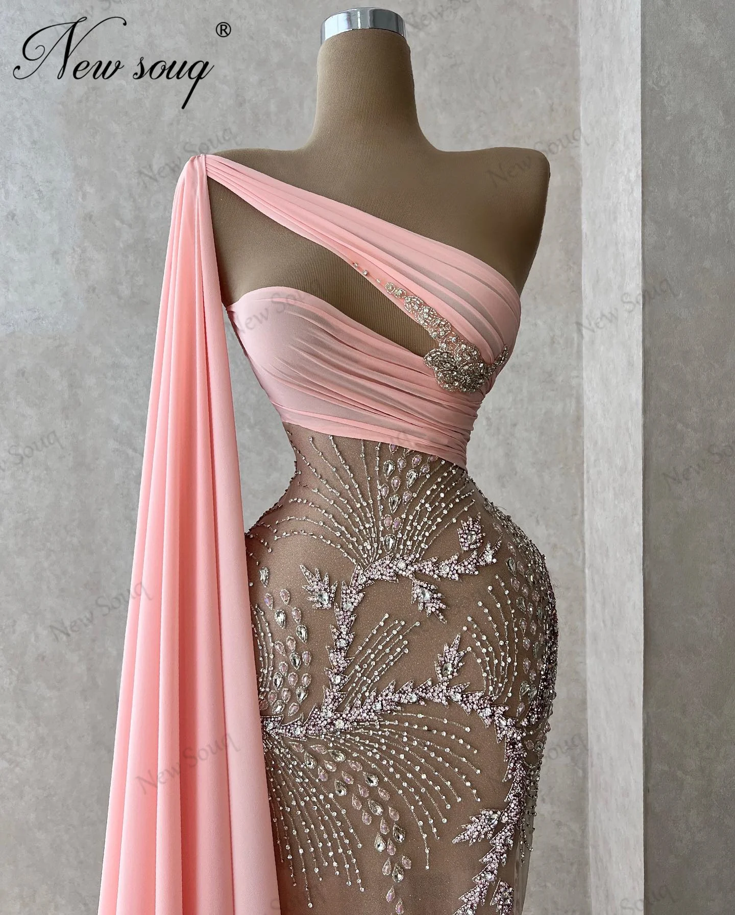 Chiffon Roze Lange Mouwen Avondjurken Robe Du Soir Elegante Illusie Kralen Prom Dress Arabic Dubai Bruiloftsfeest Kleding Outfit