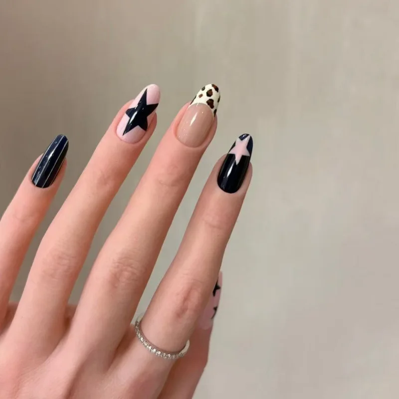 

24Pcs Fake Nail Black Powder Solid Color Elegant Sweet Edgy French Leopard Print Star Design Perfect Gift for Girls and Friends
