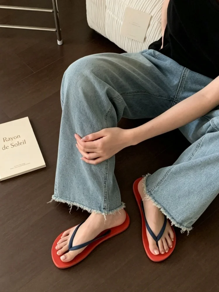 2026 New Summer Red Flip Flops Flat Lightweight Anti slip Couple Shoes Outdoor Beach Clip Toe Slippers for Men Women view 5