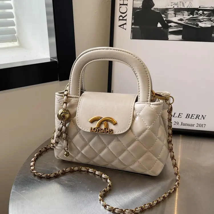 

2024 Korean Niche Love Buckle Chain Handbag Instagram Blogger's Same Fashion Bag Versatile Texture Casual Crossbody Bag Bolsos