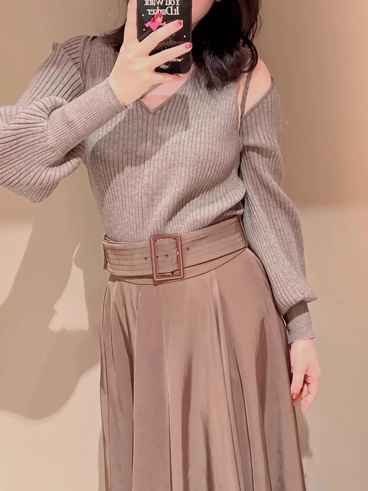 

Новинка! Вязаный комплект из двух предметов: жилет и топ с длинным рукавом, однотонный, повседневный, с V-образным вырезом, весна-лето.