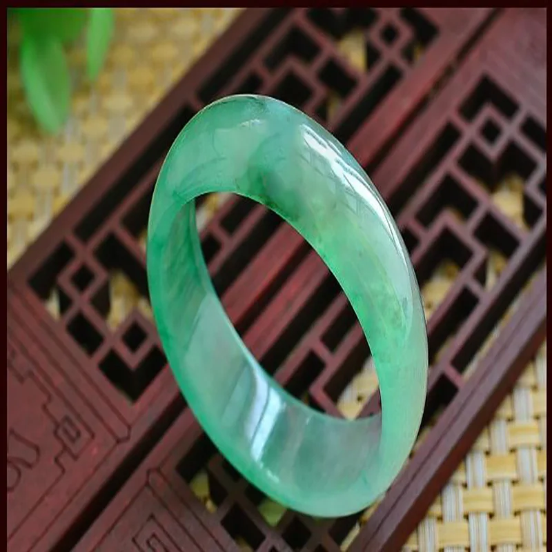 Myanmar Ice Through the Floating Green Jade Bracelet  Emerald Light Round B0016