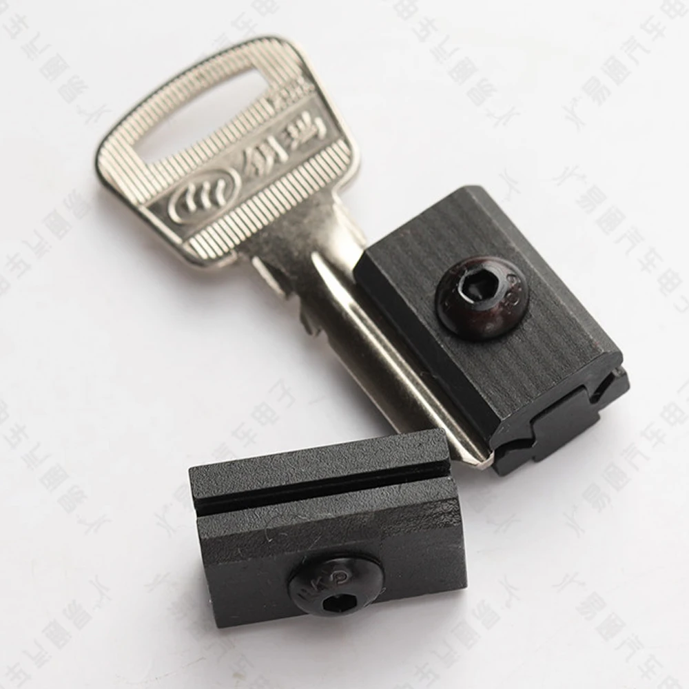 JMCKJ 2PCS/Lot Universal Semicircular key embryo fixture clamp For Vertical key machines accessories Yuema key duplicating