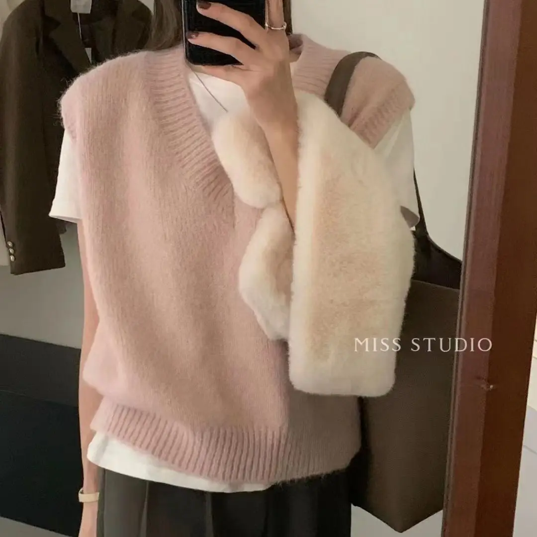 

Fashion Women V-Neck Knitted Vest 2024 New Spring Autumn Sweater Vests Short Female Casual Sleeveless Twist Knit PulloversR152