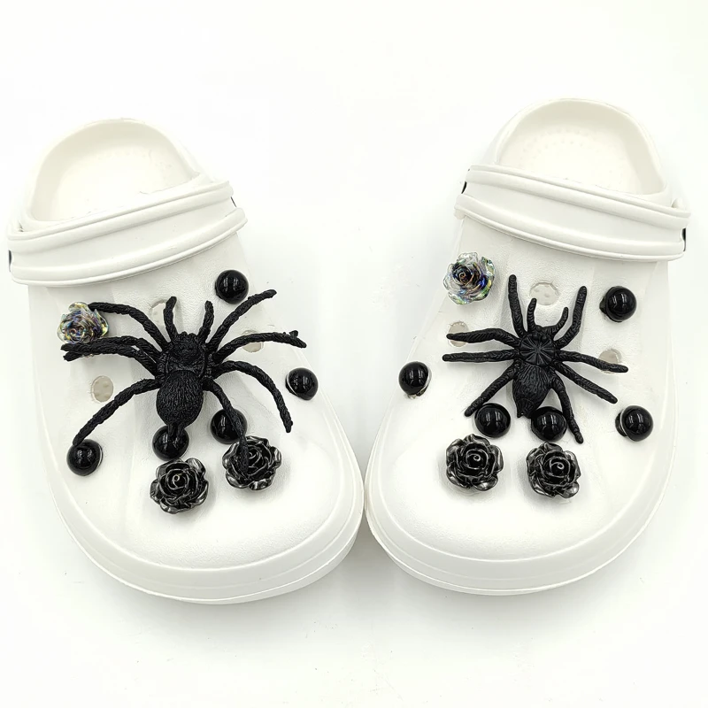 Ozdoby do butów typu hole shoe, zestaw DIY z motywem pająka, akcesoria do butów hole shoe w stylu dark, ozdoby do butów na plażę, akcesoria do ozdabiania butów, prezent na przyjęcie dla dzieci, dla dziewczynek.