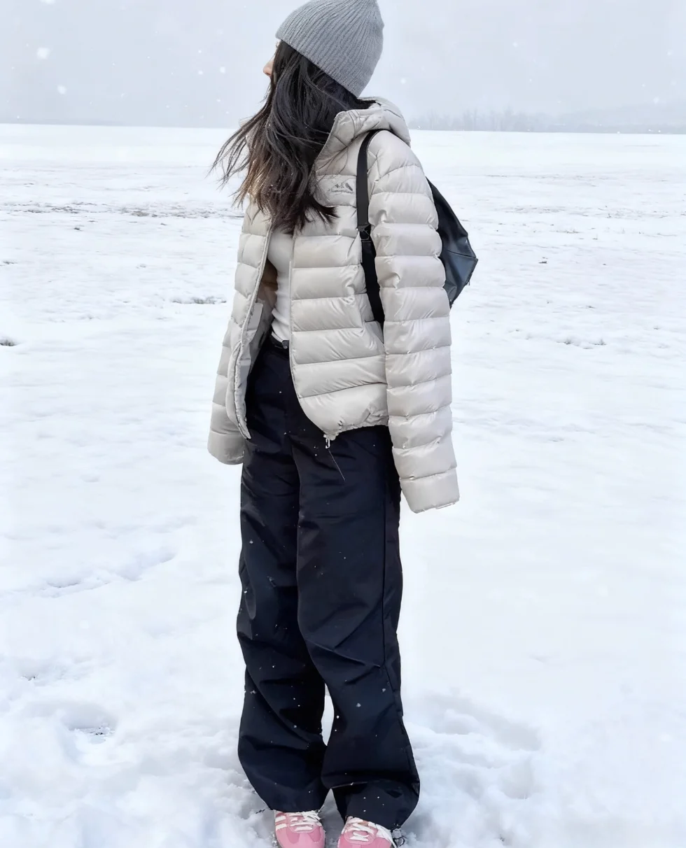 

A Ahort Light And Thin Women's Down Jacket With Ribs A New Thickened White Duck Down Casual Sports Hooded Jacket For Winter